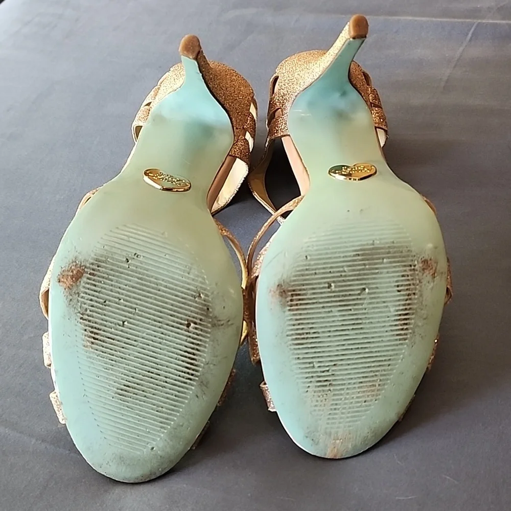 Betsy Johnson gold heels - Picture 3 of 3